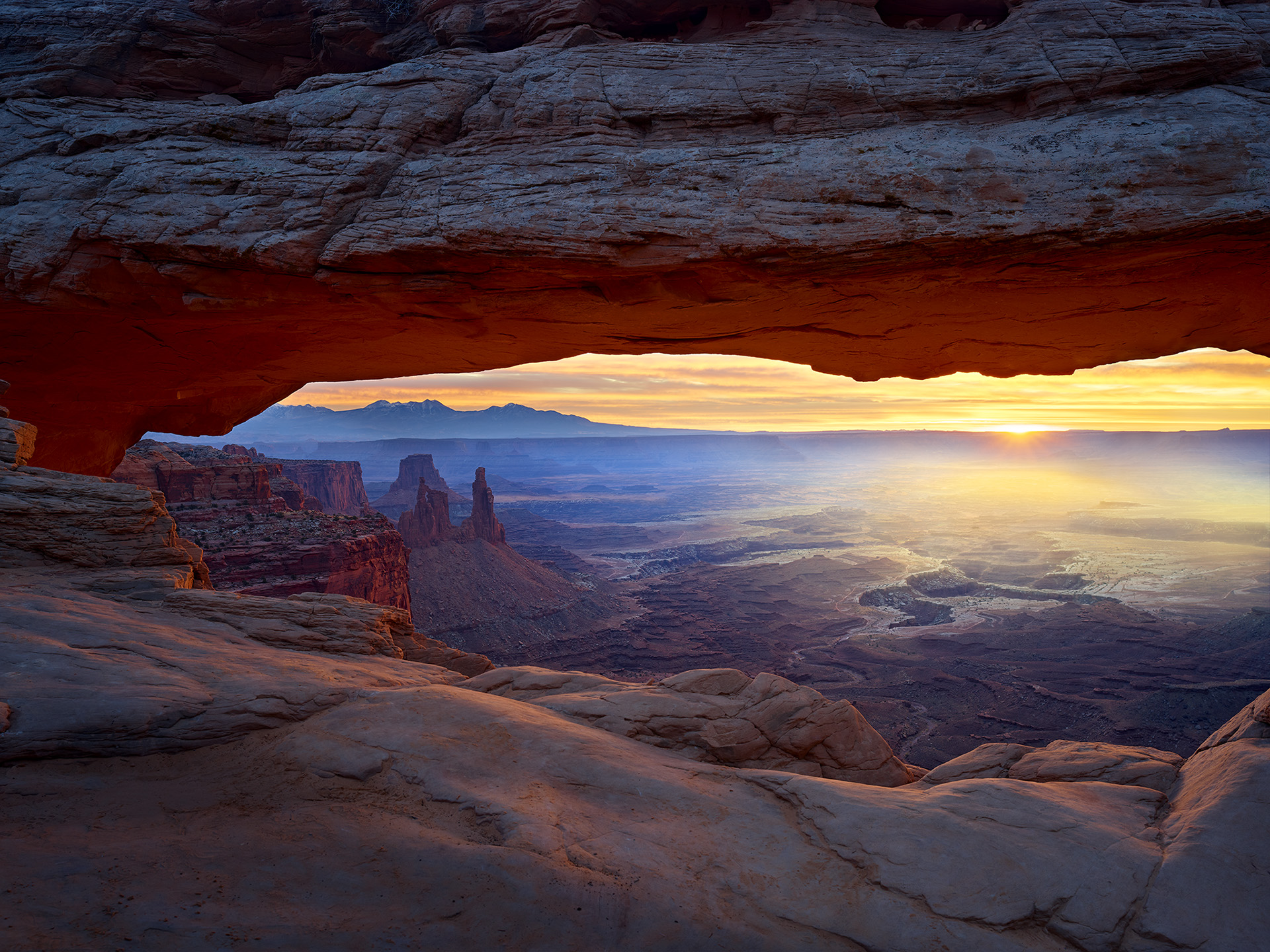Beautiful sunrise photograph at Mesa Arch in Canyonlands National Park. Photo of Mesa Arch